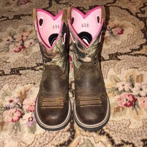 Never worn ariat boots